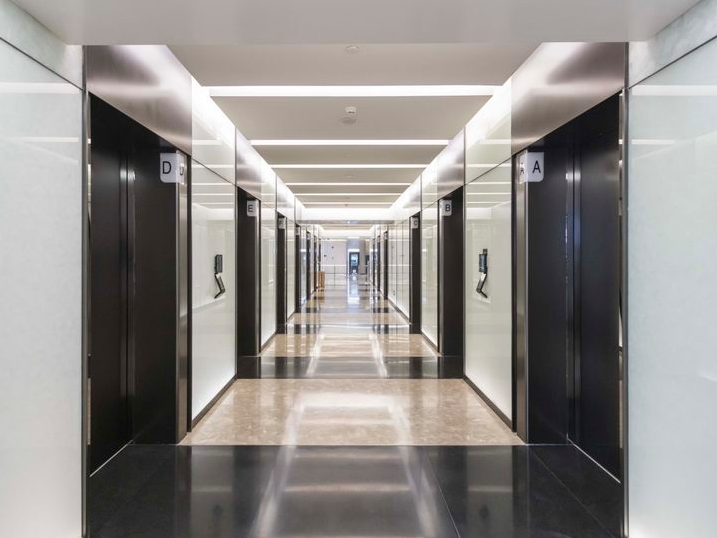 上海白玉蘭廣場(chǎng)寫字樓電梯辦公樓層