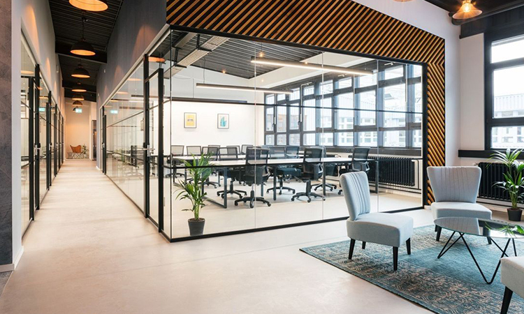 上海辦公室裝修公司相對于裝修隊(duì)有哪些優(yōu)勢和區(qū)別呢？