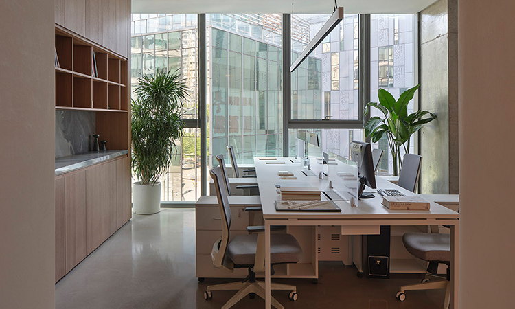 高層寫(xiě)字樓落地玻璃辦公室